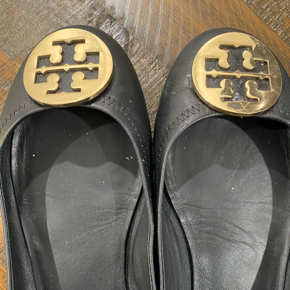 Gently worn. Tory Burch Size 9.5 black/Gold Minnie Travel Ballet
